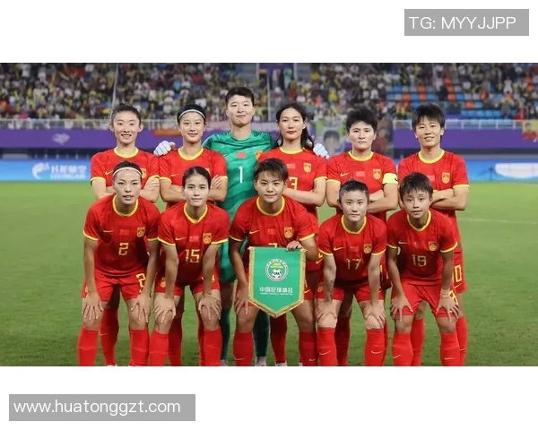 红色足球衣下的女足明星她在绿茵场上的卓越表现与辉煌成就 红色足球衣下的女足明星她在绿茵场上的卓越表现与辉煌成就